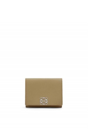 Slim zip bifold wallet in soft grained calfskin Light Caramel/Pecan - LOEWE